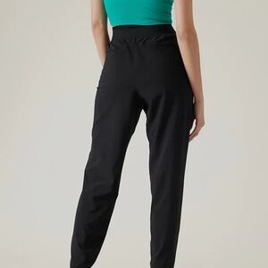 Athleta Wander Pant Black Lightweight Jogger Style Travel Pants - Size 4
